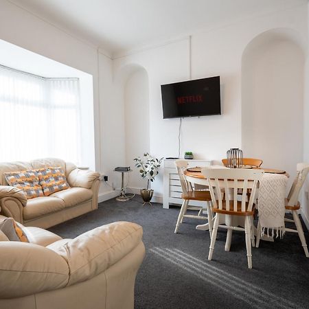 4-Bedroom Home - Ideal For Groups Working Away From Home Swansea Zewnętrze zdjęcie