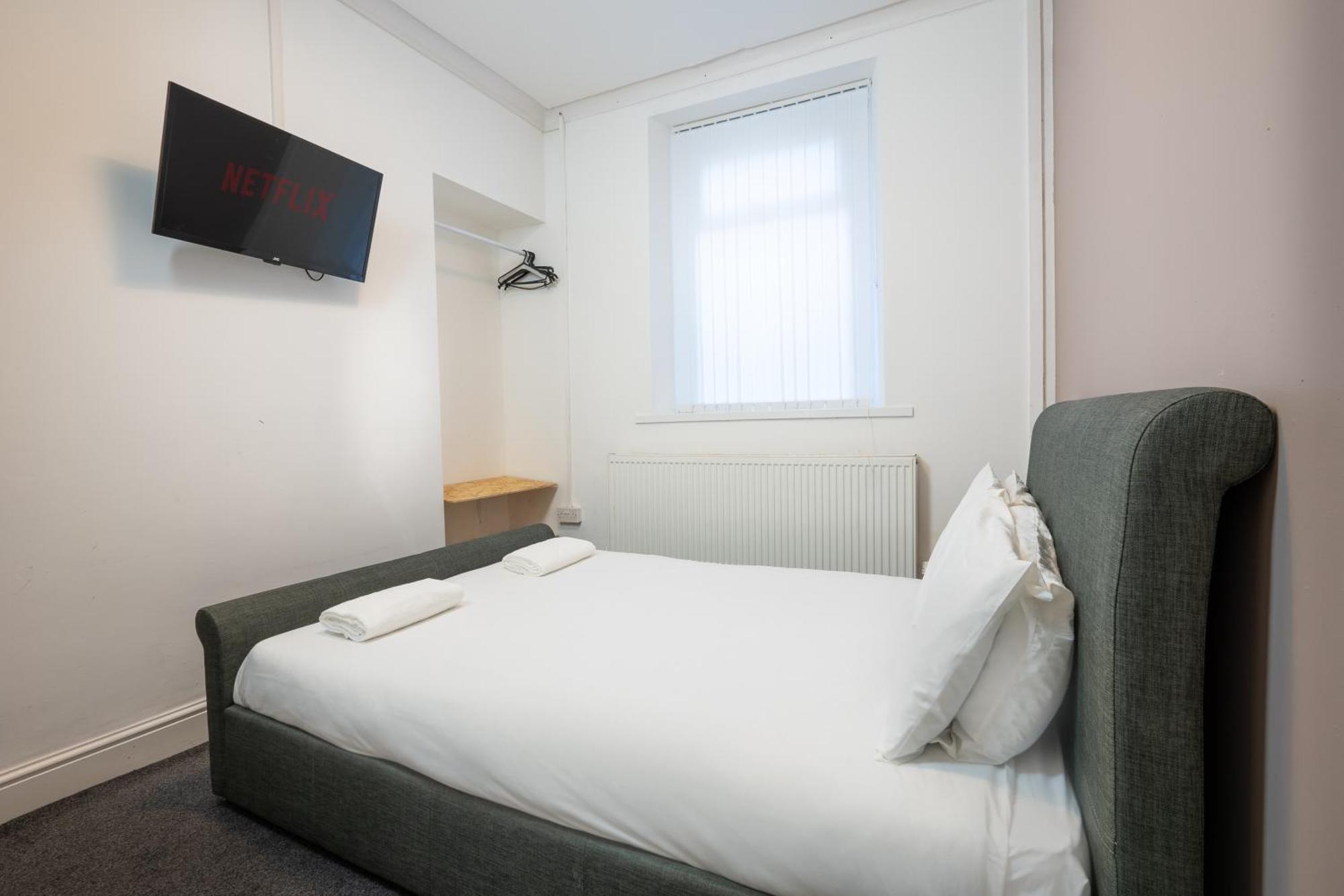 4-Bedroom Home - Ideal For Groups Working Away From Home Swansea Zewnętrze zdjęcie
