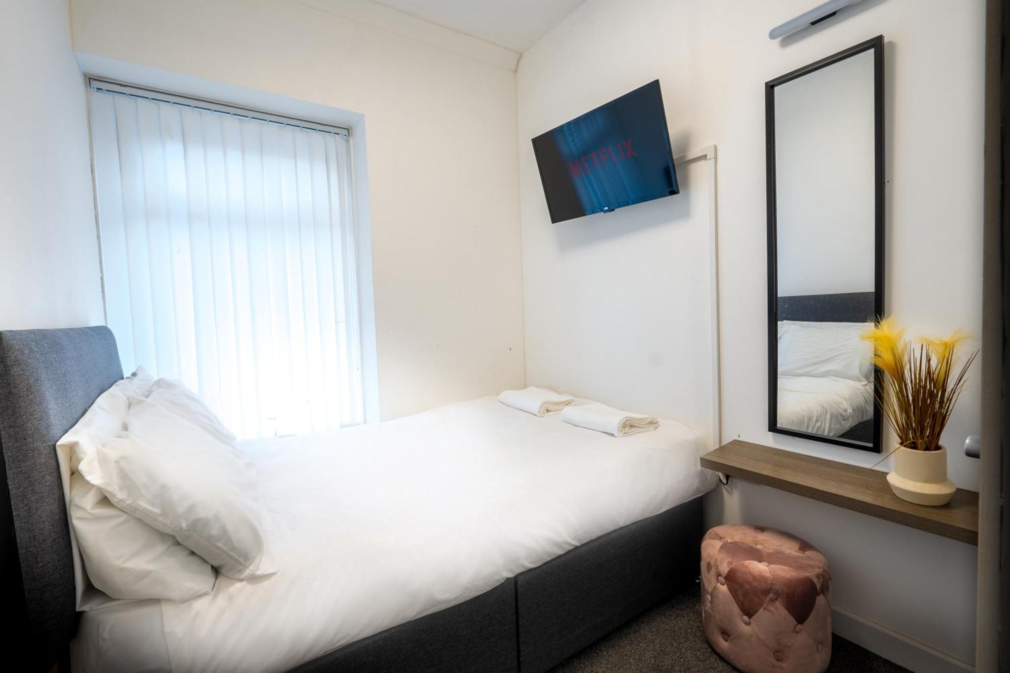 4-Bedroom Home - Ideal For Groups Working Away From Home Swansea Zewnętrze zdjęcie