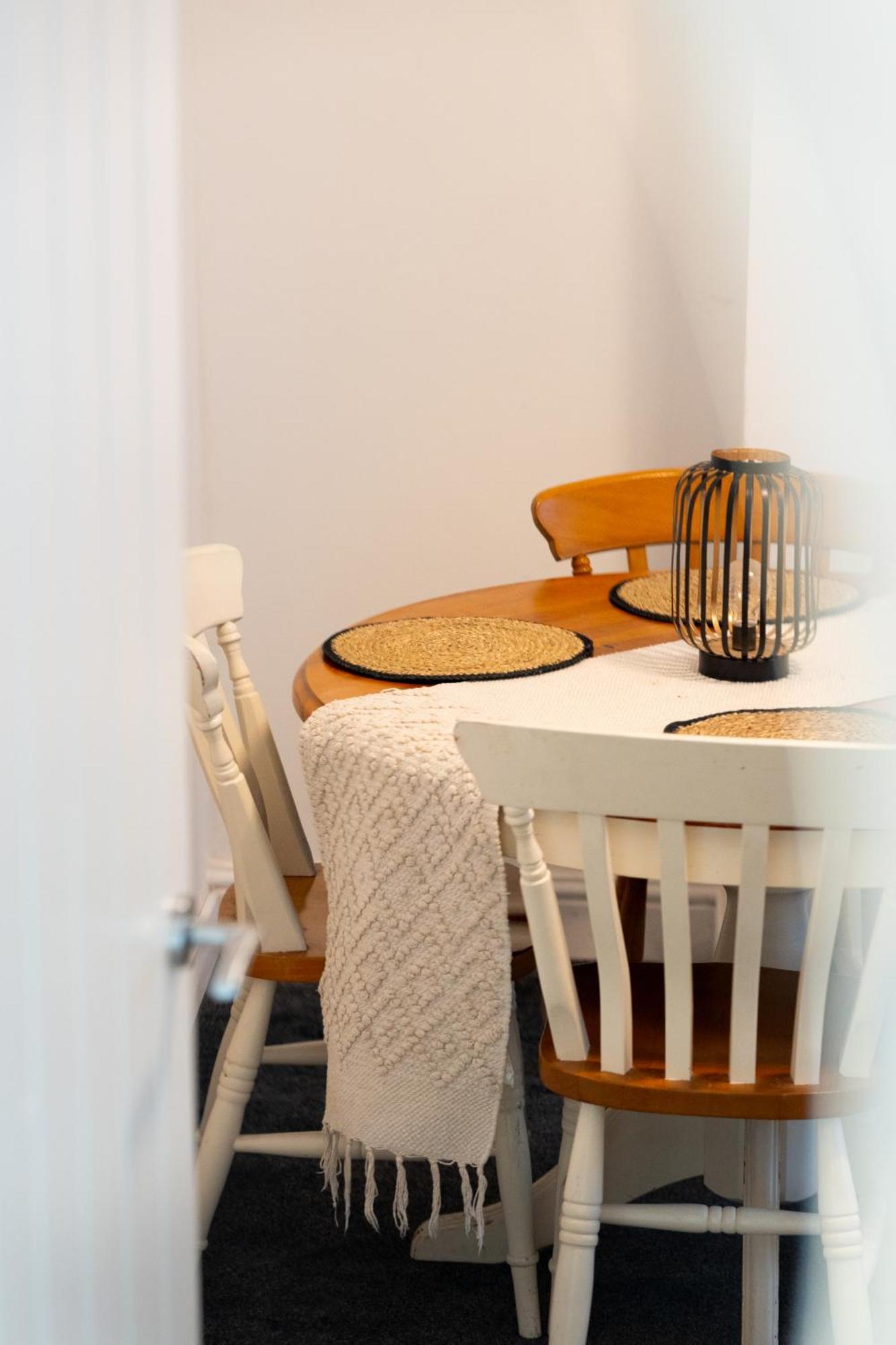4-Bedroom Home - Ideal For Groups Working Away From Home Swansea Zewnętrze zdjęcie