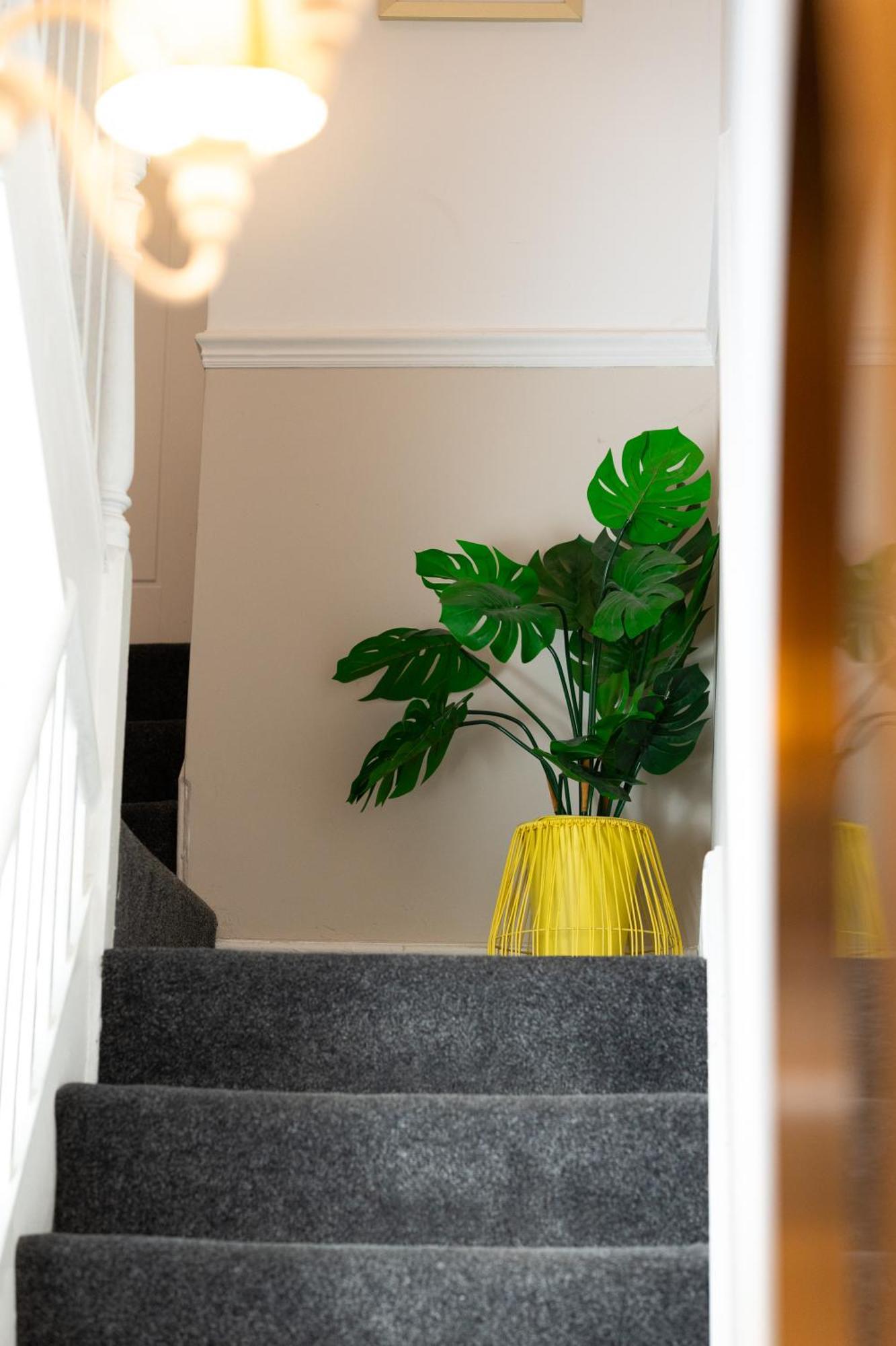 4-Bedroom Home - Ideal For Groups Working Away From Home Swansea Zewnętrze zdjęcie