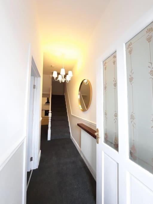 4-Bedroom Home - Ideal For Groups Working Away From Home Swansea Zewnętrze zdjęcie
