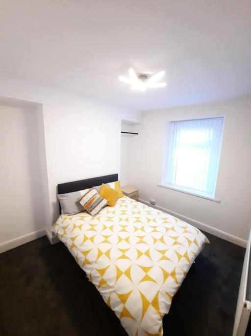 4-Bedroom Home - Ideal For Groups Working Away From Home Swansea Zewnętrze zdjęcie