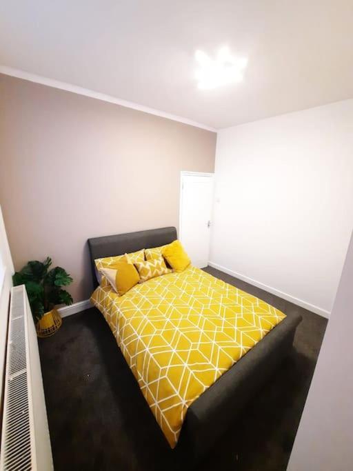 4-Bedroom Home - Ideal For Groups Working Away From Home Swansea Zewnętrze zdjęcie