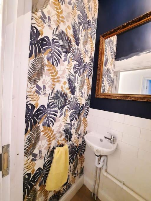 4-Bedroom Home - Ideal For Groups Working Away From Home Swansea Zewnętrze zdjęcie