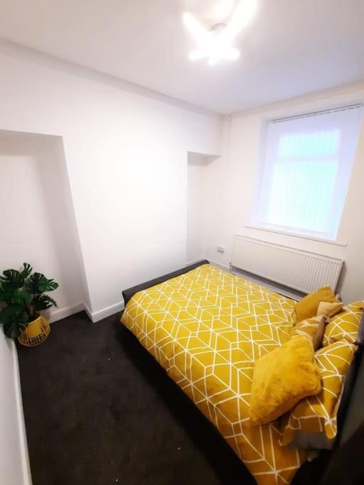 4-Bedroom Home - Ideal For Groups Working Away From Home Swansea Zewnętrze zdjęcie